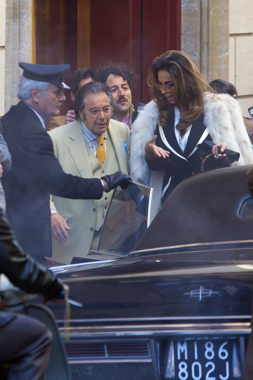 House of Gucci: Ο Αλ Πατσίνο και η Ρουμάνα καλλονή Μανταλίνα Γκενέα στα γυρίσματα της ταινίας