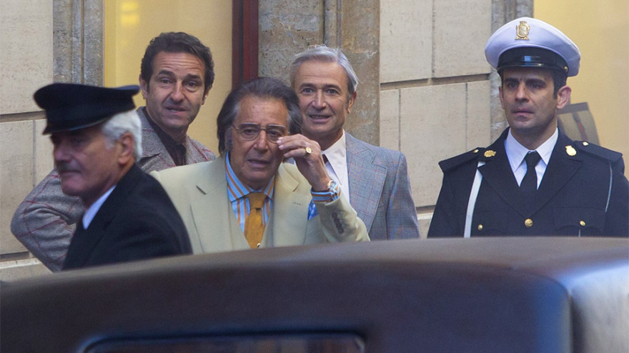 House of Gucci: Ο Αλ Πατσίνο και η Ρουμάνα καλλονή Μανταλίνα Γκενέα στα γυρίσματα της ταινίας