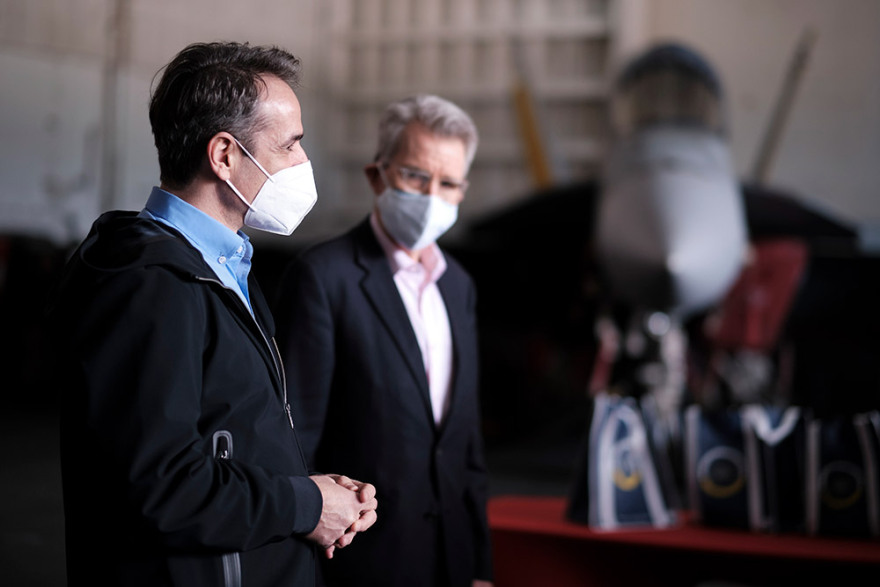 Στο αεροπλανοφόρο Eisenhower ο Μητσοτάκης - Δείτε βίντεο και φωτογραφίες