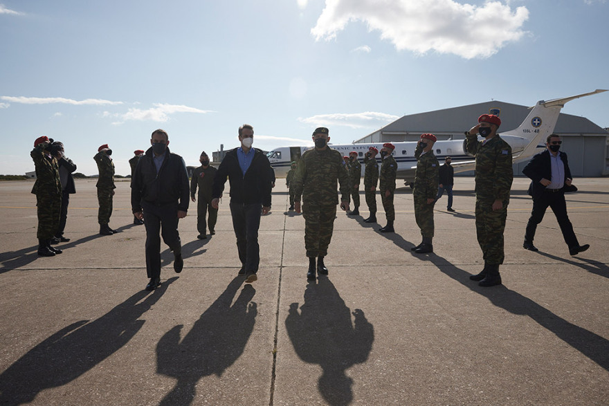 Στο αεροπλανοφόρο Eisenhower ο Μητσοτάκης - Δείτε βίντεο και φωτογραφίες