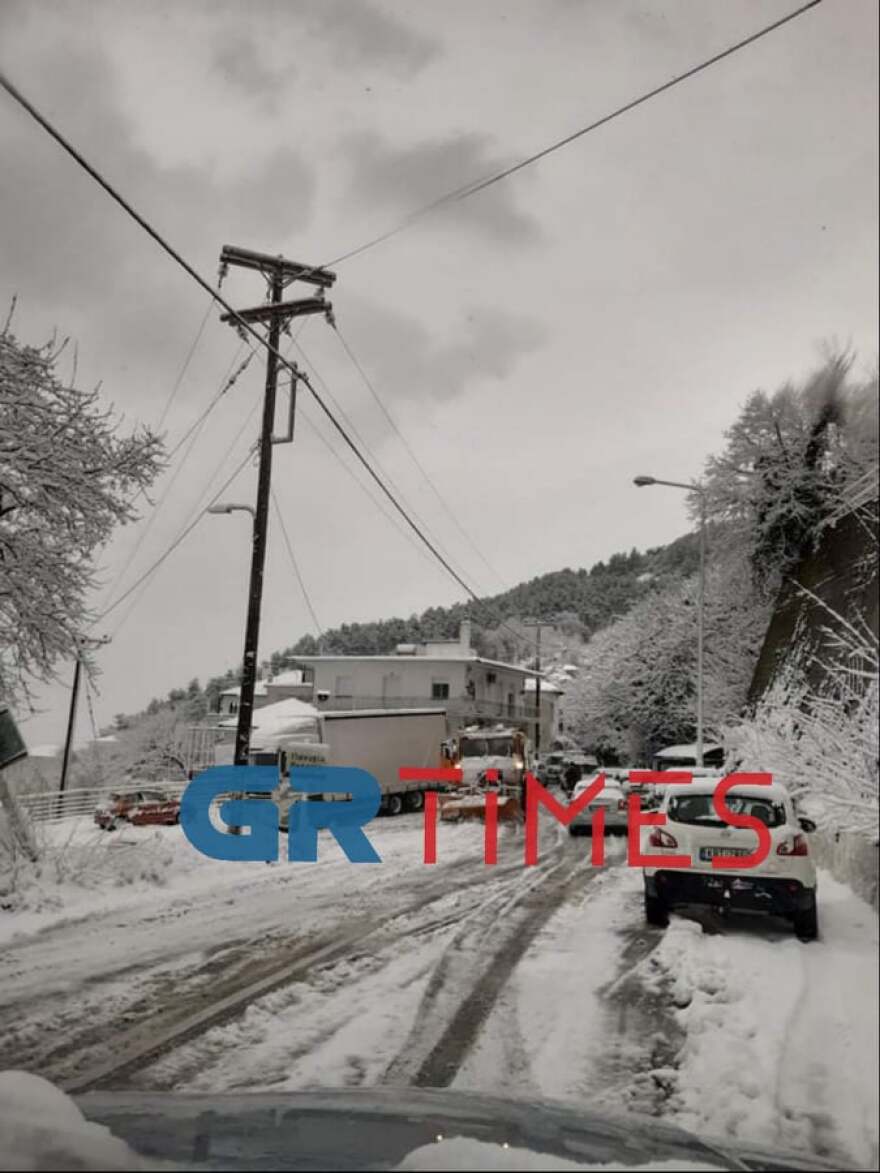 Ο καιρός την 25η Μαρτίου: Παρέλαση με χιονόνερο και παγωνιά στην Αθήνα - Πού θα χιονίσει