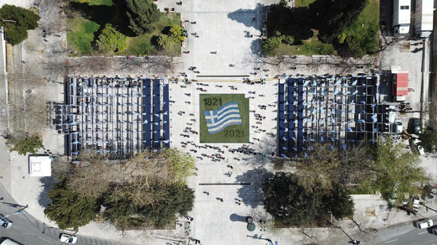 Στα γαλανόλευκα η Αθήνα για την 25η Μαρτίου: Τι θα δούμε στην παρέλαση - «Δρακόντεια» μέτρα ασφαλείας