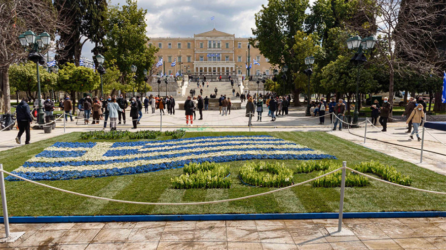 Στα γαλανόλευκα η Αθήνα για την 25η Μαρτίου: Τι θα δούμε στην παρέλαση - «Δρακόντεια» μέτρα ασφαλείας