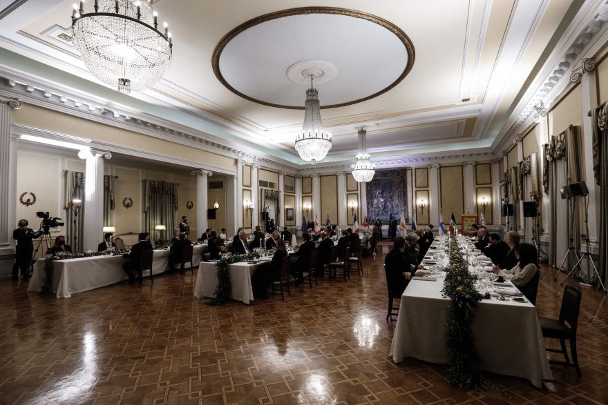 Προεδρικό Μέγαρο - Συγκίνησε ο Κάρολος όταν είπε στα ελληνικά: «Χαίρε ω χαίρε ελευθεριά»