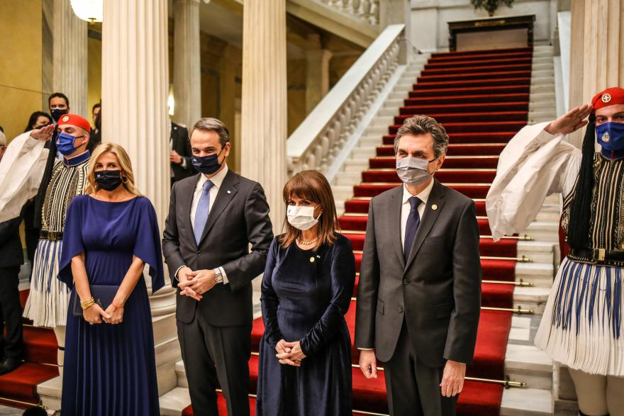 Προεδρικό Μέγαρο - Συγκίνησε ο Κάρολος όταν είπε στα ελληνικά: «Χαίρε ω χαίρε ελευθεριά»