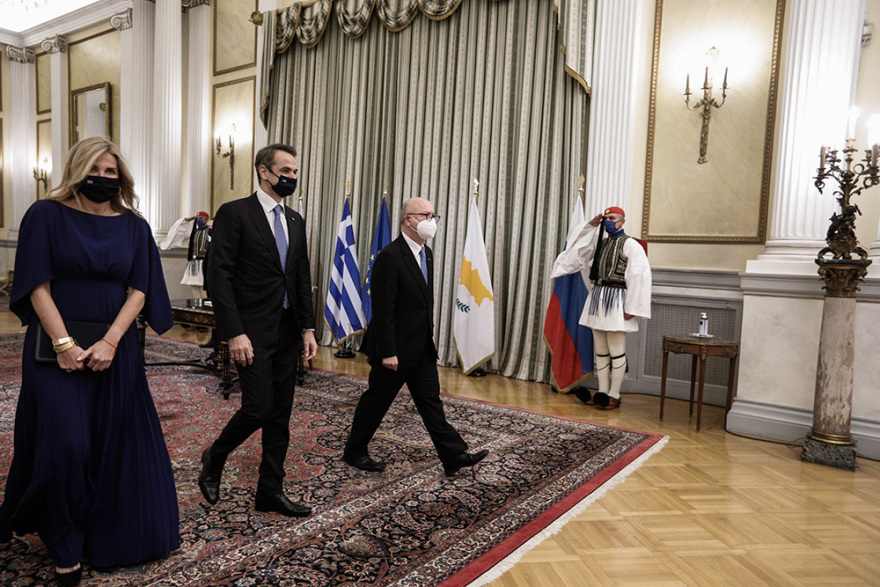 Προεδρικό Μέγαρο - Συγκίνησε ο Κάρολος όταν είπε στα ελληνικά: «Χαίρε ω χαίρε ελευθεριά»