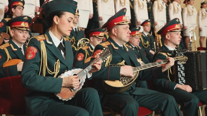 Η ρώσικη Χορωδία του Κόκκινου Στρατού τραγουδά «Της Δικαιοσύνης Ήλιε Νοητέ» - Βίντεο 