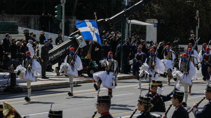 Εντυπωσίασε η μεγαλοπρεπής παρέλαση για τα 200 χρόνια από το 1821