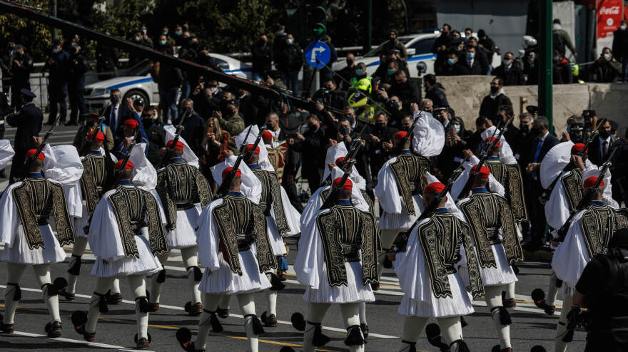 Εντυπωσίασε η μεγαλοπρεπής παρέλαση για τα 200 χρόνια από το 1821