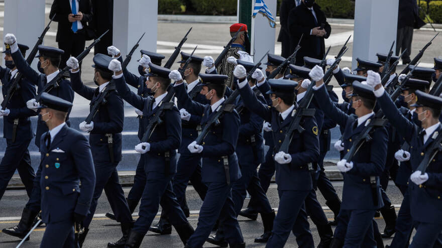 Εντυπωσίασε η μεγαλοπρεπής παρέλαση για τα 200 χρόνια από το 1821