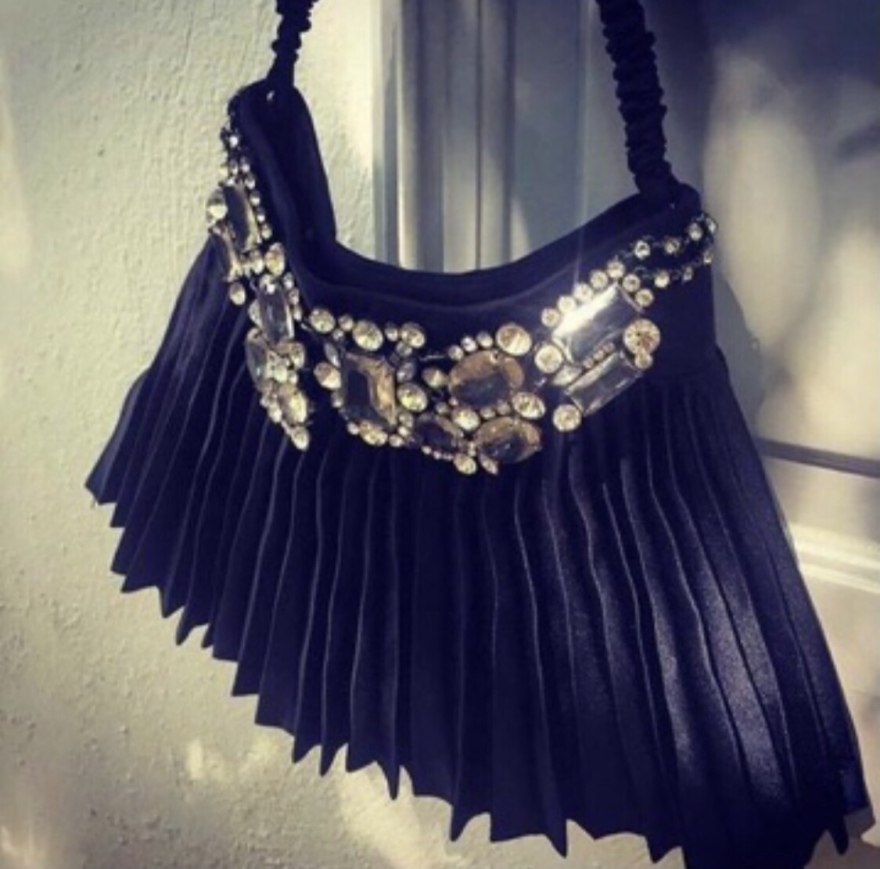 Η Άννα Βίσση με τσάντα φουστανέλα