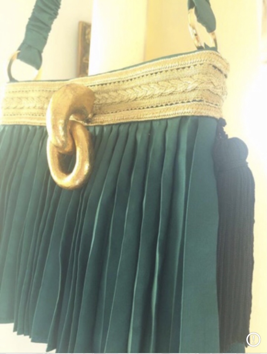 Η Άννα Βίσση με τσάντα φουστανέλα