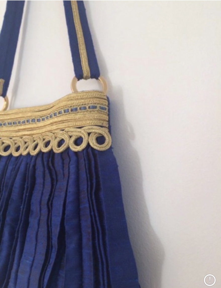 Η Άννα Βίσση με τσάντα φουστανέλα