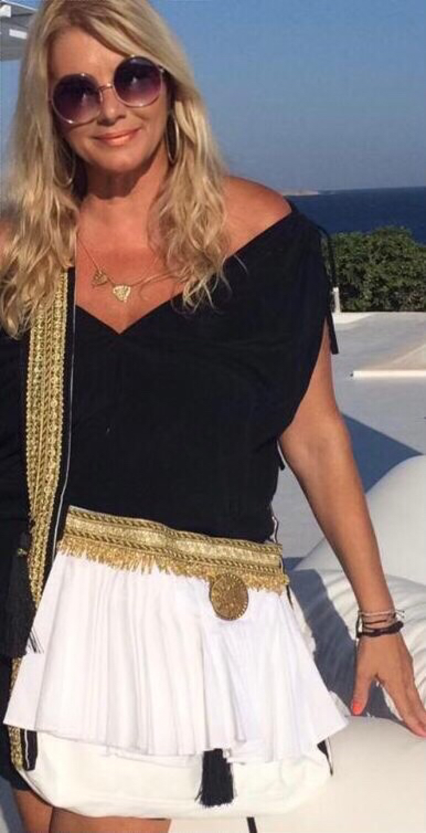 Η Άννα Βίσση με τσάντα φουστανέλα