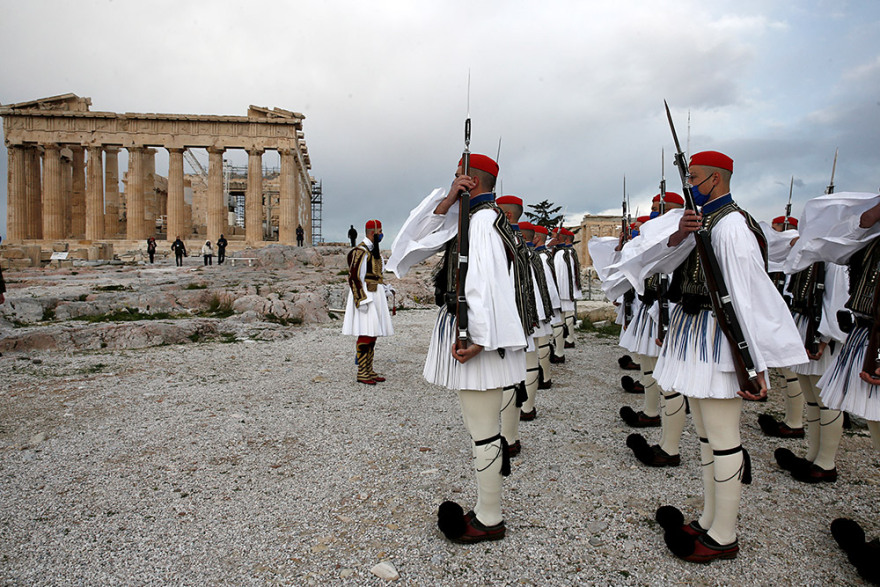 200 χρόνια από την Επανάσταση του 1821: Η έπαρση της σημαίας στον Ιερό Βράχο της Ακρόπολης