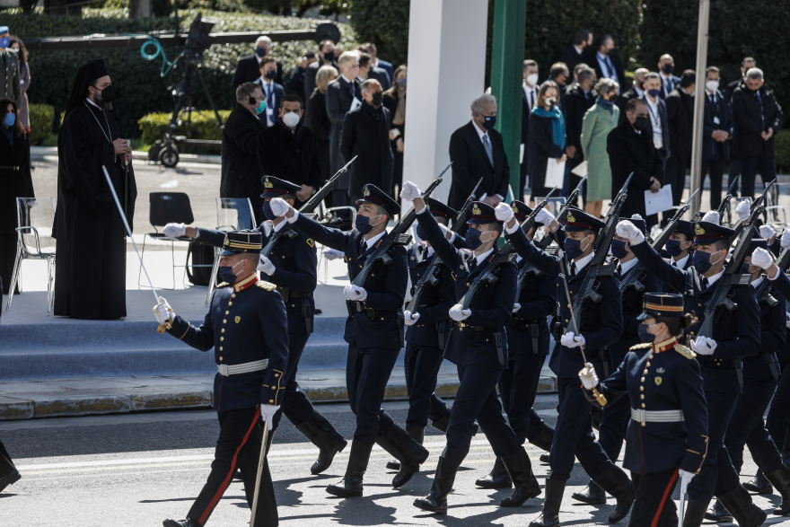 Η παρέλαση για τα 200 χρόνια από την Ελληνική Επανάσταση σε 30 φωτογραφίες 