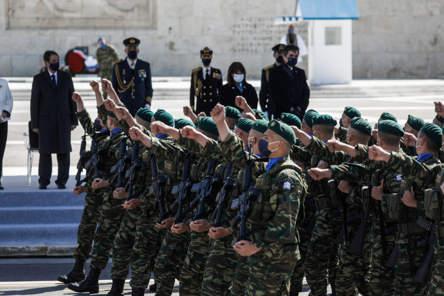Η παρέλαση για τα 200 χρόνια από την Ελληνική Επανάσταση σε 30 φωτογραφίες 