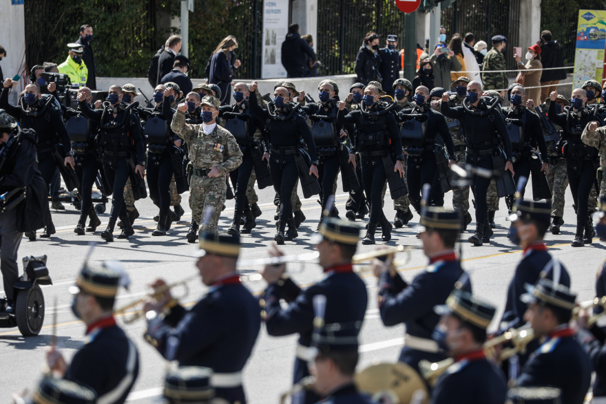Η παρέλαση για τα 200 χρόνια από την Ελληνική Επανάσταση σε 30 φωτογραφίες 