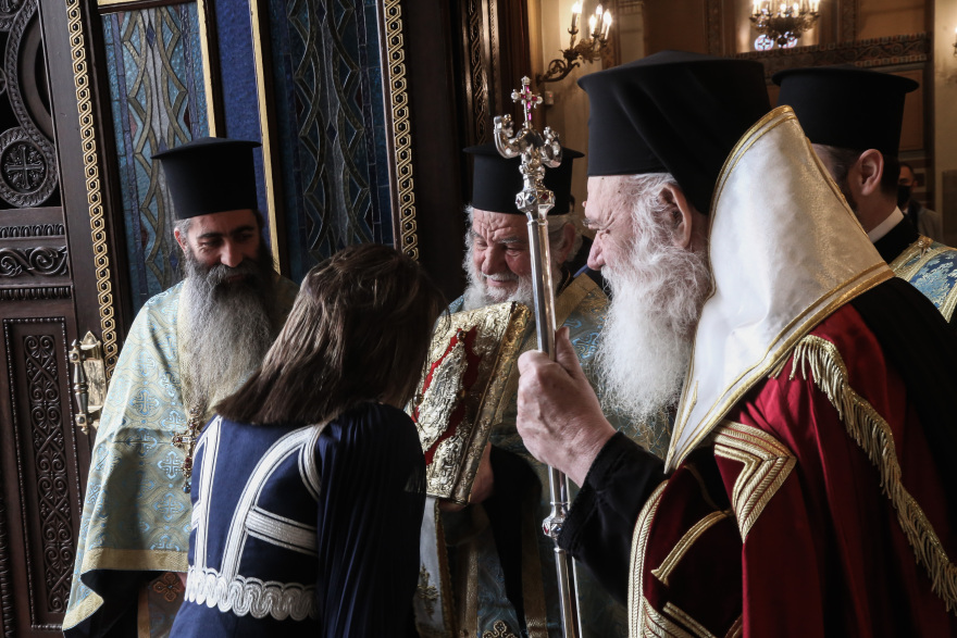 H Γιάννα Αγγελοπούλου με ντουλαμά του 19ου αιώνα