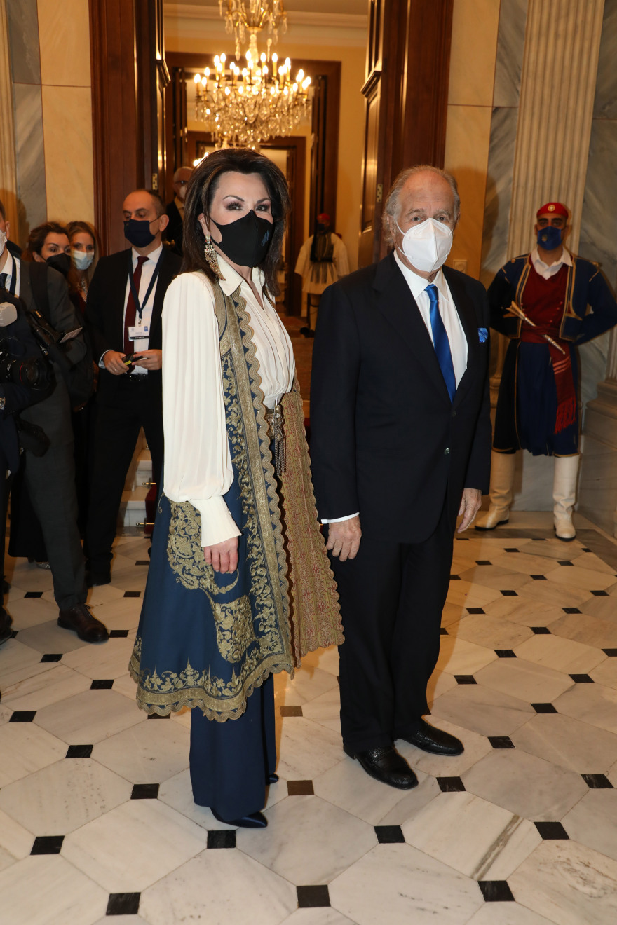  25 Μαρτίου: Οι εμφανίσεις της Γιάννας Αγγελοπούλου που έκλεψαν την παράσταση - Ποιοι έραψαν τα ρούχα της 