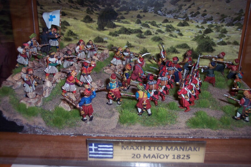 Κολοκοτρώνης και  Μπουμπουλίνα σε μια… χούφτα: Ήρωες 21 δίνουν «μάχες» στη σκακιέρα ενός συλλέκτη  