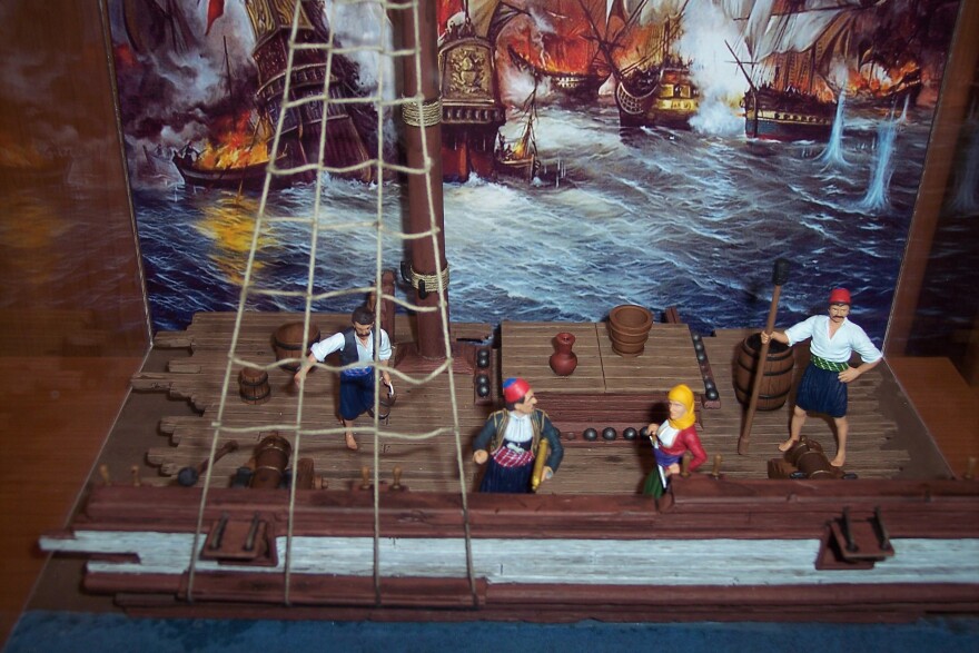 Κολοκοτρώνης και  Μπουμπουλίνα σε μια… χούφτα: Ήρωες 21 δίνουν «μάχες» στη σκακιέρα ενός συλλέκτη  