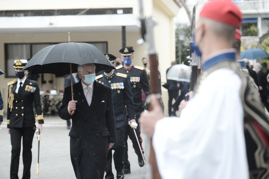 Επιθεώρηση της Προεδρικής Φρουράς από Σακελλαροπούλου και πρίγκιπα Κάρολο