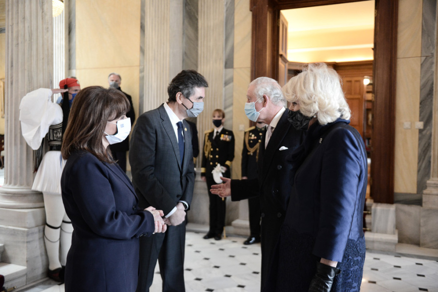 Επιθεώρηση της Προεδρικής Φρουράς από Σακελλαροπούλου και πρίγκιπα Κάρολο