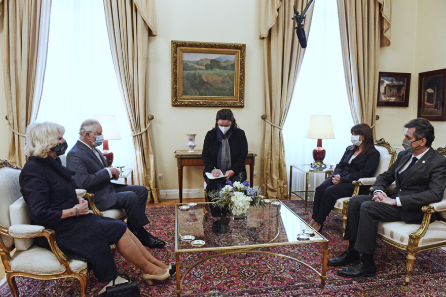 Επιθεώρηση της Προεδρικής Φρουράς από Σακελλαροπούλου και πρίγκιπα Κάρολο