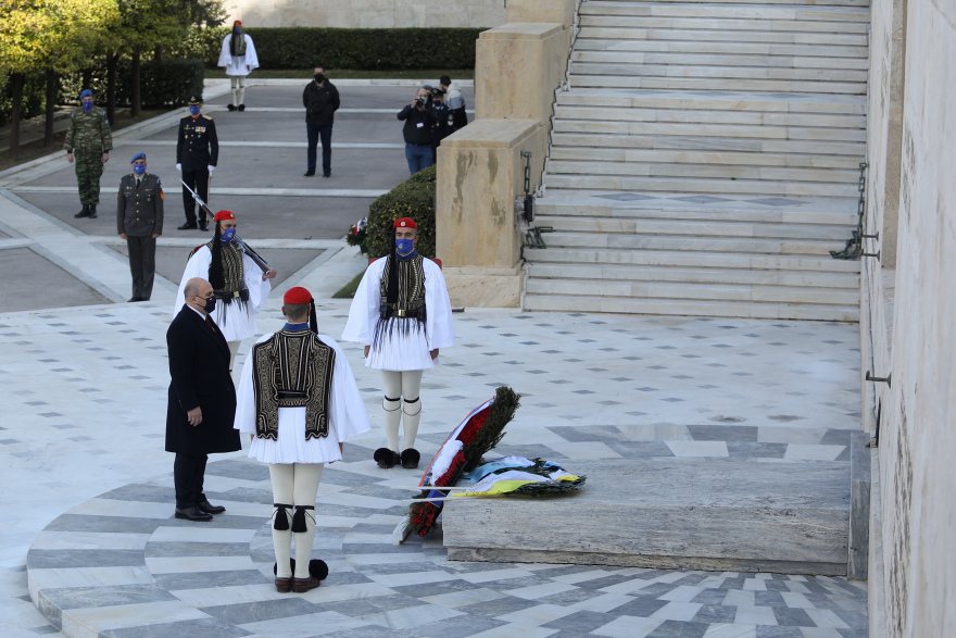 25η Μαρτίου: Οι καταθέσεις των στεφάνων στο Μνημείο του Άγνωστου Στρατιώτη