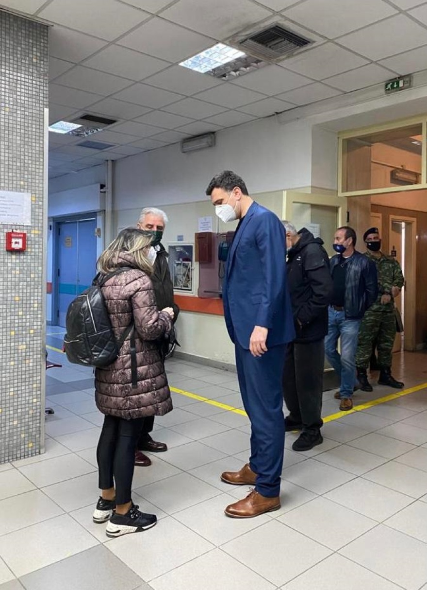 Φωτογραφίες: Επίσκεψη Κικίλια στο εφημερεύον νοσοκομείο «ΝΙΜΤΣ»