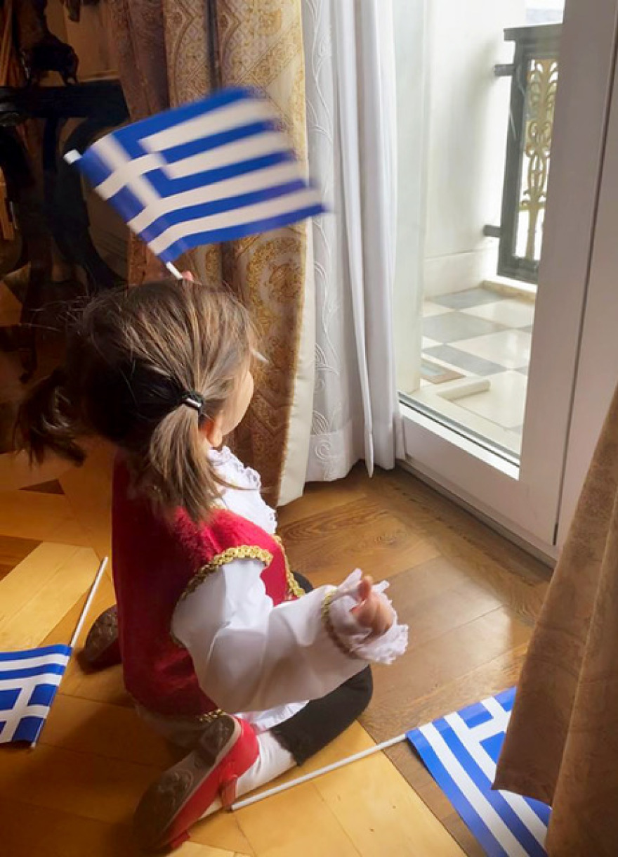 Η Γιάννα Αγγελοπούλου δημοσιεύει οικογενειακές φωτογραφίες από την 25η Μαρτίου