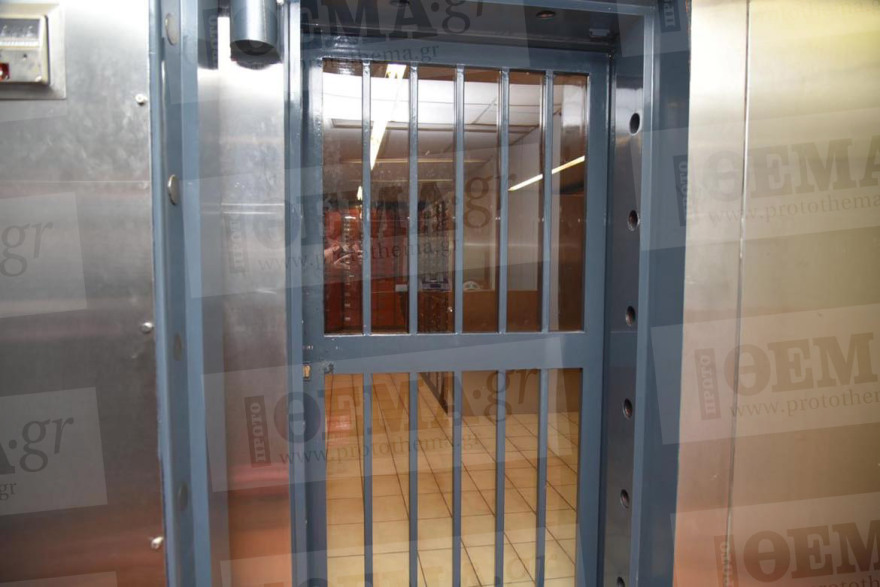  «Χρυσό» ριφιφί του Ψυχικού: Φωτογραφίες - ντοκουμέντο μέσα από το θησαυροφυλάκιο 