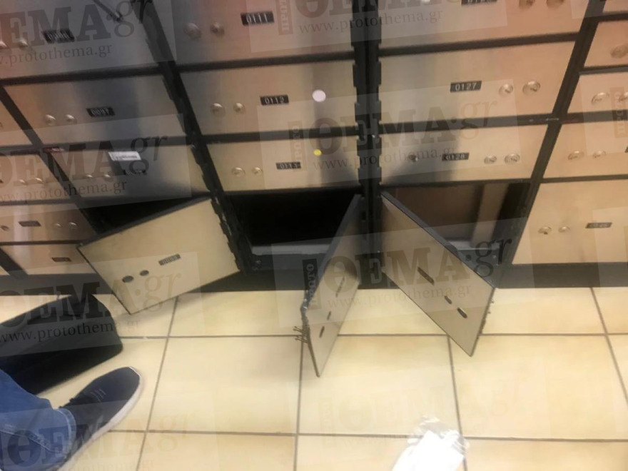 Ριφιφί στο Ψυχικό: Στον ανακριτή ο Βασίλης Γκουρούσης - Στο πλευρό του η Τέτα Καμπουρέλη