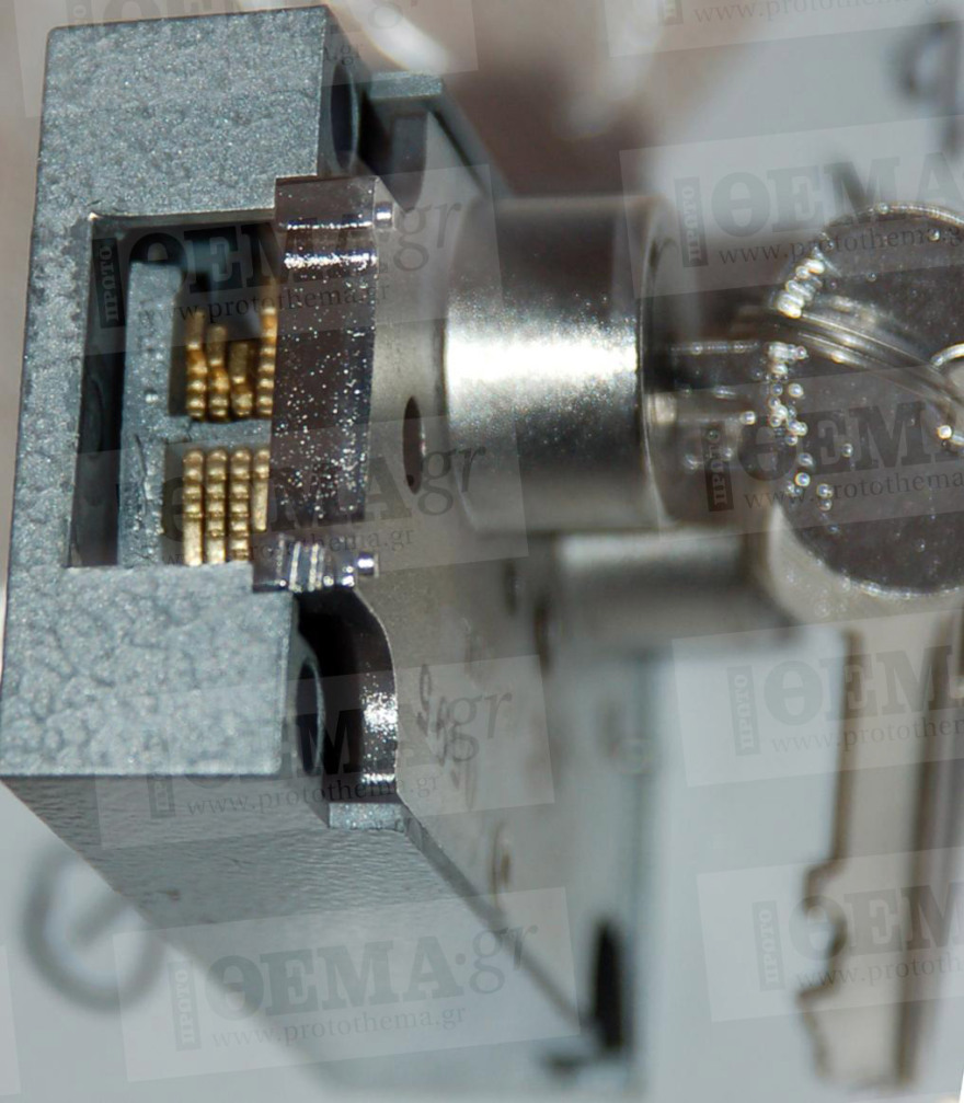 Ριφιφί στο Ψυχικό: Στον ανακριτή ο Βασίλης Γκουρούσης - Στο πλευρό του η Τέτα Καμπουρέλη