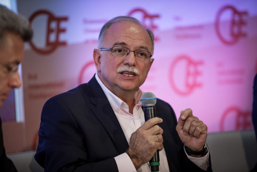 Οι παλιές βαρονίες του ΣΥΡΙΖΑ και το μετέωρο βήμα του Τσίπρα