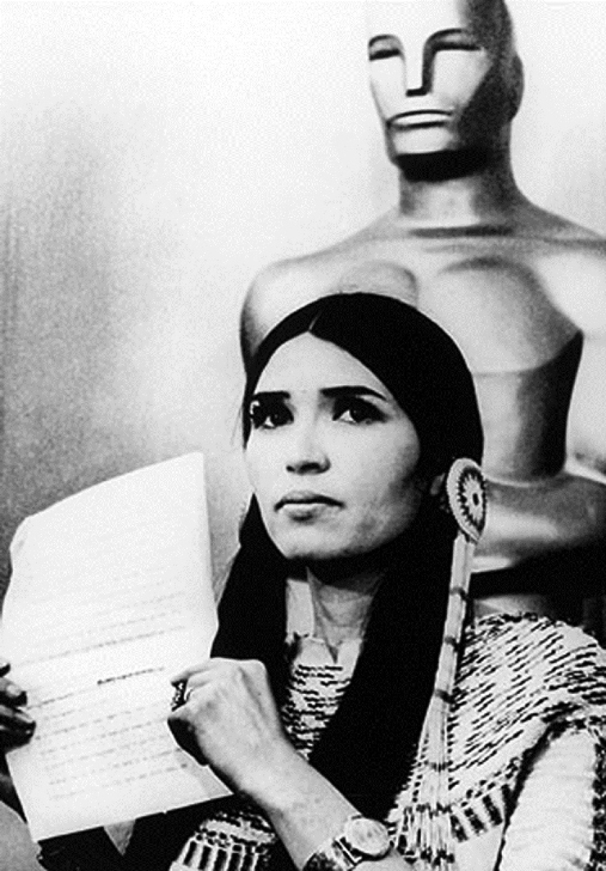 Μάρλον Μπράντο: Σαν σήμερα αρνήθηκε το Όσκαρ για να υπερασπιστεί τα δικαιώματα των Ινδιάνων