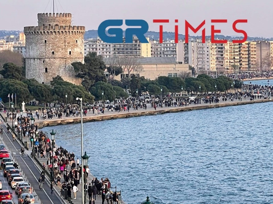 Θεσσαλονίκη: «Πατείς με πατώ σε» το απόγευμα στην Παραλία (Φωτογραφίες)