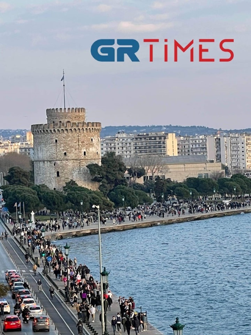 Θεσσαλονίκη: «Πατείς με πατώ σε» το απόγευμα στην Παραλία (Φωτογραφίες)