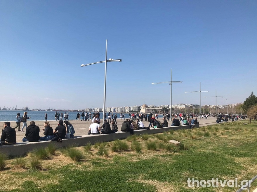 Βίντεο: Χιλιάδες Θεσσαλονικείς βγήκαν για βόλτα στη νέα παραλία