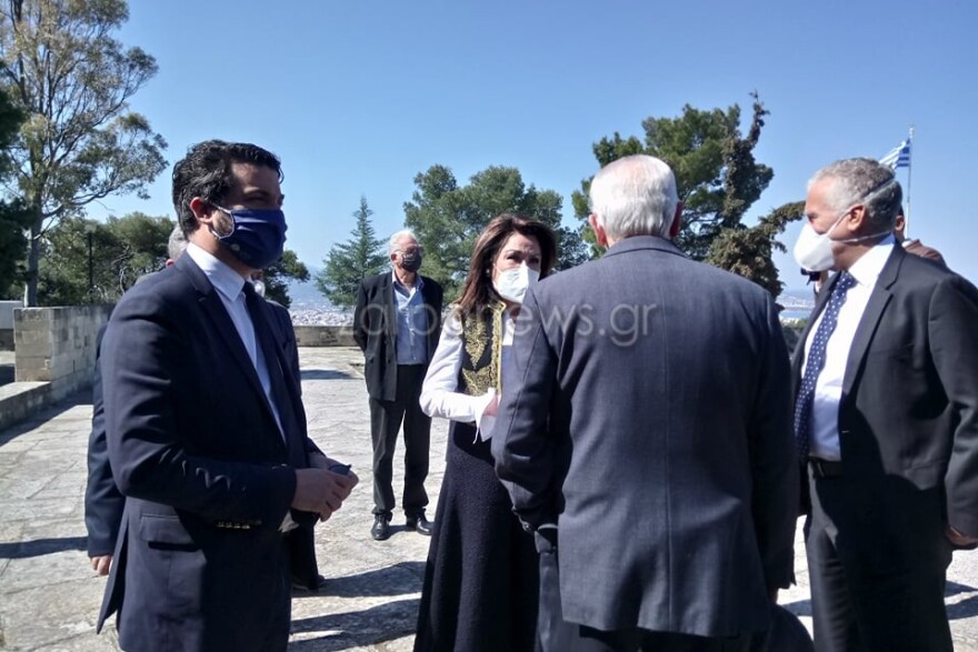 Γιάννα Αγγελοπούλου: Με κρητική φορεσιά στο μνημόσυνο των Βενιζέλων στα Χανιά