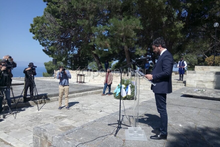 Γιάννα Αγγελοπούλου: Με κρητική φορεσιά στο μνημόσυνο των Βενιζέλων στα Χανιά