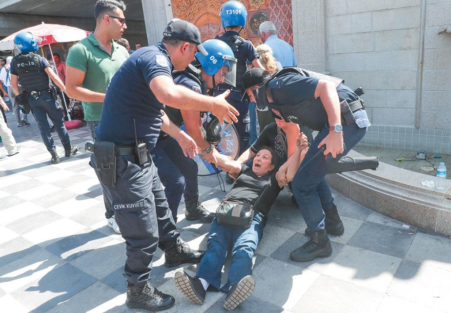 Ερντογάν: Πώς η οικονομία έγινε το Βατερλό του - Η άνοδος, τα σκάνδαλα και η ειρωνεία της ιστορίας