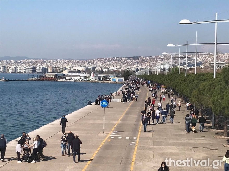Βίντεο: Χιλιάδες Θεσσαλονικείς βγήκαν για βόλτα στη νέα παραλία