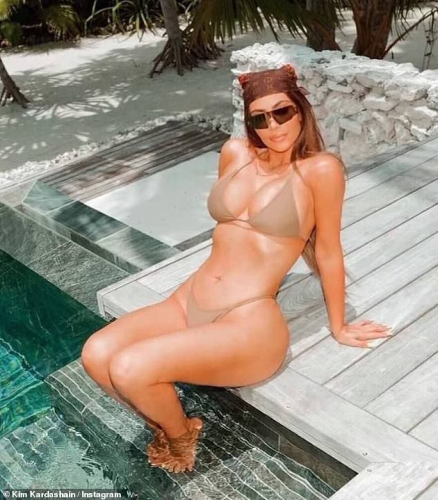 Η Κιμ Καρντάσιαν ανάβει τα αίματα με τα μπικίνι της
