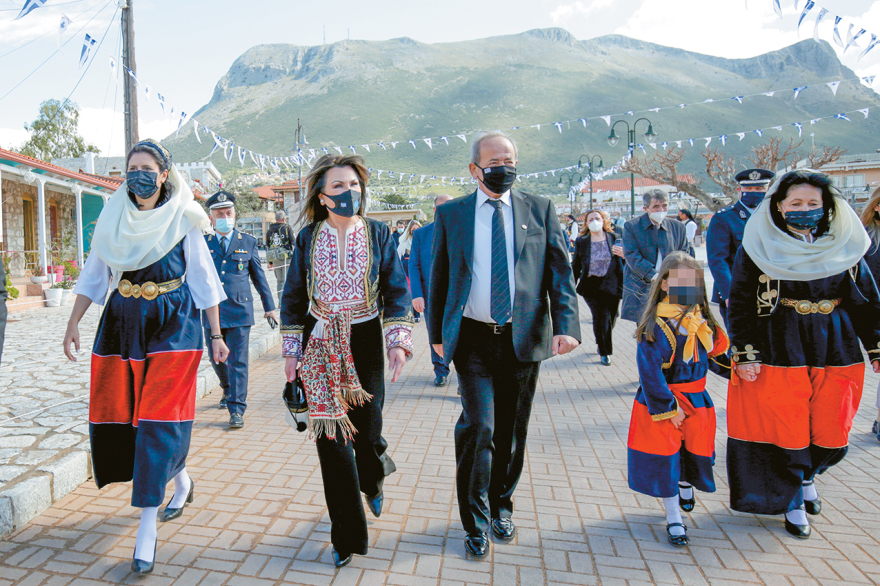Τα φετίχ της επετείου: Από τον ντουλαμά της Γιάννας στη λευκή κουβέρτα της Καμίλα