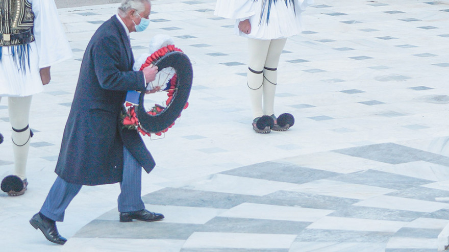 Τα φετίχ της επετείου: Από τον ντουλαμά της Γιάννας στη λευκή κουβέρτα της Καμίλα