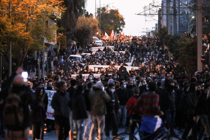 Νέα Σμύρνη: Ραγδαία αύξηση κρουσμάτων μετά τις συγκεντρώσεις και τα επεισόδια