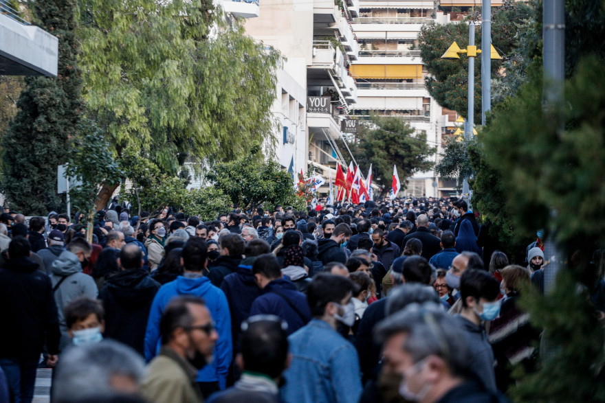 Νέα Σμύρνη: Ραγδαία αύξηση κρουσμάτων μετά τις συγκεντρώσεις και τα επεισόδια