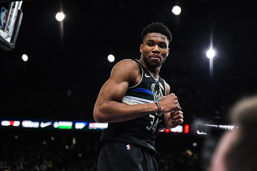 O Έλληνας μάνατζερ που «καρφώνει» στο ΝΒΑ